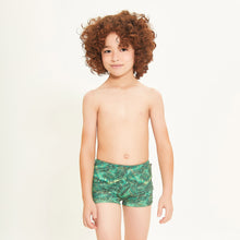 Carregar imagem no visualizador da galeria, Model Front: Uv Line Maillot De Bain Garçon Swim Trunks Kids Leaves Upf50+
