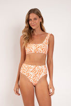 Carregar imagem no visualizador da galeria, Model Front: Rio De Sol Bas Bottom Sahari Hotpants
