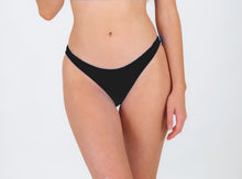 Carregar imagem no visualizador da galeria, Model Front: Rio De Sol Bas Bottom Nero Essential-Comfy
