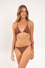 Carregar imagem no visualizador da galeria, Model Front: Rio De Sol Bas Bottom Sand-Cappuccino Cheeky-Micro

