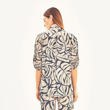 Carregar imagem no visualizador da galeria, Model Back: Uv Line Haut De Plage Shirt Copa Costela Off White Upf50+
