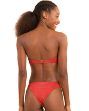 Carregar imagem no visualizador da galeria, Image 07: Rio De Sol Ensemble Set Malibu-Chili Bandeau-Duo Essential
