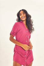Carregar imagem no visualizador da galeria, Image 04: Uv Line Chemise Shirtdress Copenhagen Fem Fucsia Upf50+
