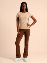Carregar imagem no visualizador da galeria, Model Front: Uv Line T-Shirt T-Shirt Fem New Fit Fem Sand Upf50+
