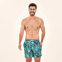 Carregar imagem no visualizador da galeria, Model Front: Uv Line Short De Bain Short Acqua Coqueiros Turquesa Upf50+
