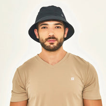 Carregar imagem no visualizador da galeria, Model Front: Uv Line Bob Hat Toronto Colors Masc Black Upf50+
