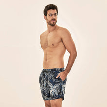 Carregar imagem no visualizador da galeria, Image 02: Uv Line Short De Bain Short Acqua Coqueiros Marinho Upf50+
