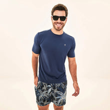 Carregar imagem no visualizador da galeria, Image 05: Uv Line Short De Bain Short Acqua Coqueiros Marinho Upf50+

