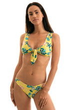 Carregar imagem no visualizador da galeria, Model Front: Rio De Sol Bas Bottom Florescer Highleg
