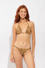 Carregar imagem no visualizador da galeria, Model Front: Rio De Sol Bas Bottom Yellow-Feline Mel

