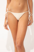 Carregar imagem no visualizador da galeria, Gallery: Rio De Sol Bas Bottom Malibu-Natural Cheeky-Tie
