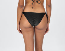 Carregar imagem no visualizador da galeria, Model Back: Rio De Sol Bas Bottom Shimmer-Black Ibiza-Comfy
