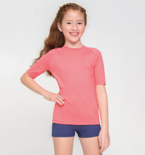 Carregar imagem no visualizador da galeria, Model Front: Uv Line T-Shirt T-Shirt Uvpro Kids Coral Upf50+
