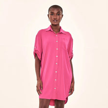 Carregar imagem no visualizador da galeria, Image 05: Uv Line Chemise Shirtdress Copenhagen Cherry Hot Pink Upf50+

