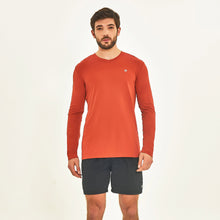 Carregar imagem no visualizador da galeria, Model Front: Uv Line T-Shirt Longsleeve Sport Fit Ferrugem Upf50+
