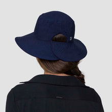 Carregar imagem no visualizador da galeria, Model Back: Uv Line Bob Hat California Nac Fem Navy Blue Upf50+
