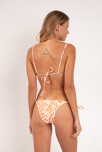 Carregar imagem no visualizador da galeria, Model Back: Rio De Sol Ensemble Set Sahari Lia Lacinho
