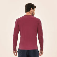 Carregar imagem no visualizador da galeria, Model Back: Uv Line T-Shirt Longsleeve Uvpro Masc Vermelho Queimado Upf50+

