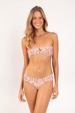 Carregar imagem no visualizador da galeria, Model Front: Rio De Sol Haut Top Ditsy-Sky Mavi
