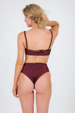 Carregar imagem no visualizador da galeria, Model Back: Rio De Sol Ensemble Set Barolo Bandeau-Reto Hotpants

