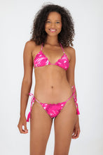 Carregar imagem no visualizador da galeria, Model Front: Rio De Sol Bas Bottom Pink-Palms Frufru

