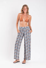 Carregar imagem no visualizador da galeria, Model Front: Rio De Sol Pantalon De Plage Ikat Wide Pants
