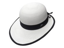Carregar imagem no visualizador da galeria, Model Front: De Punta En Blanco Chapeau Panama Lady Golf White Black
