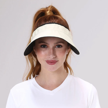Carregar imagem no visualizador da galeria, Model Front: Uv Line Visière Visor Bali Fem Sand Black Upf50+
