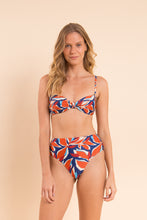 Carregar imagem no visualizador da galeria, Image 10: Rio De Sol Ensemble Set Leaves Bandeau-Joy Hotpants
