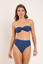 Carregar imagem no visualizador da galeria, Model Front: Rio De Sol Bas Bottom Navy Hotpants
