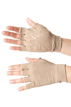 Carregar imagem no visualizador da galeria, Model Front: Uv Line Gants Short Gloves Uni Chocolate Upf50+
