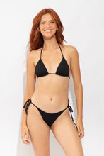 Carregar imagem no visualizador da galeria, Model Front: Rio De Sol Bas Bottom Solar-Black Ibiza-Comfy

