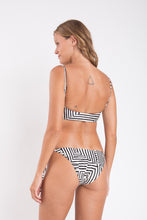 Carregar imagem no visualizador da galeria, Model Back: Rio De Sol Ensemble Set Collage Bandeau-Reto Ibiza-Comfy
