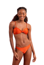 Carregar imagem no visualizador da galeria, Model Front: Rio De Sol Haut Top Paprica Bandeau-Joy
