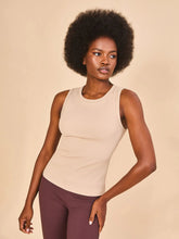 Carregar imagem no visualizador da galeria, Gallery: Uv Line Fitness Haut Regata Fem Ribbed Sand Upf50+
