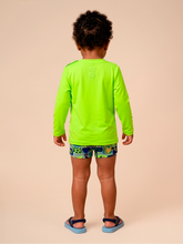 Carregar imagem no visualizador da galeria, Model Back: Uv Line T-Shirt Longsleeve Baby Yellow Fluor Upf50+
