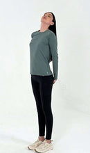 Carregar imagem no visualizador da galeria, Product Front: Uv Line T-Shirt Longsleeve Fem New Fit Textura Verde Jade Upf50+
