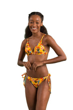 Carregar imagem no visualizador da galeria, Model Front: Rio De Sol Ensemble Set Stories Tri-Fixo Cheeky-Micro
