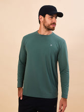 Carregar imagem no visualizador da galeria, Model Front: Uv Line T-Shirt Longsleeve New Fit Textura Masc Verde Jade Upf50+
