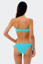 Carregar imagem no visualizador da galeria, Model Back: Rio De Sol Ensemble Set Breeze Bandeau-Reto Madrid
