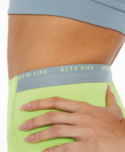 Carregar imagem no visualizador da galeria, Image 06: Alto Giro Fitness Bas Bermuda Hyper Elastico Costas Verde Sharp
