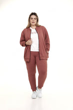 Carregar imagem no visualizador da galeria, Model Front: Alto Giro Fitness Haut Jaqueta Melange Plus Rosa Hug

