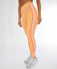Carregar imagem no visualizador da galeria, Model Front: Alto Giro Fitness Bas Legging Blackout Ii C/ Recorte Verticale Laranja Gym
