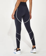 Carregar imagem no visualizador da galeria, Model Back: Alto Giro Fitness Bas Legging Body Tex Breeze Com Refletivo Preto

