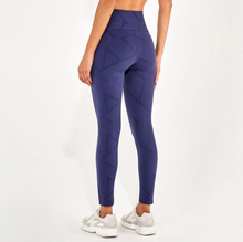 Carregar imagem no visualizador da galeria, Model Back: Alto Giro Fitness Bas Legging Circuit Blackout Cinza Graystone
