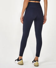 Carregar imagem no visualizador da galeria, Model Back: Alto Giro Fitness Bas Legging Hyper Linhas Fusionadas Preto
