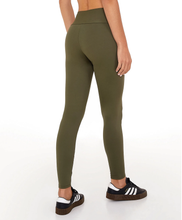 Carregar imagem no visualizador da galeria, Model Back: Alto Giro Fitness Bas Legging Hyper Zero Verde Olive
