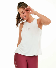 Carregar imagem no visualizador da galeria, Model Front: Alto Giro Fitness Haut Ragata Radiosa Abertura Costas Off White
