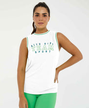 Carregar imagem no visualizador da galeria, Model Front: Alto Giro Fitness Haut Regata Nylon Dry Alongada Branco
