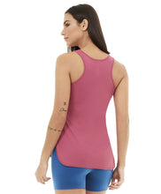 Carregar imagem no visualizador da galeria, Model Back: Alto Giro Fitness Haut Regata Skin Fit Alongada Roxo Reset
